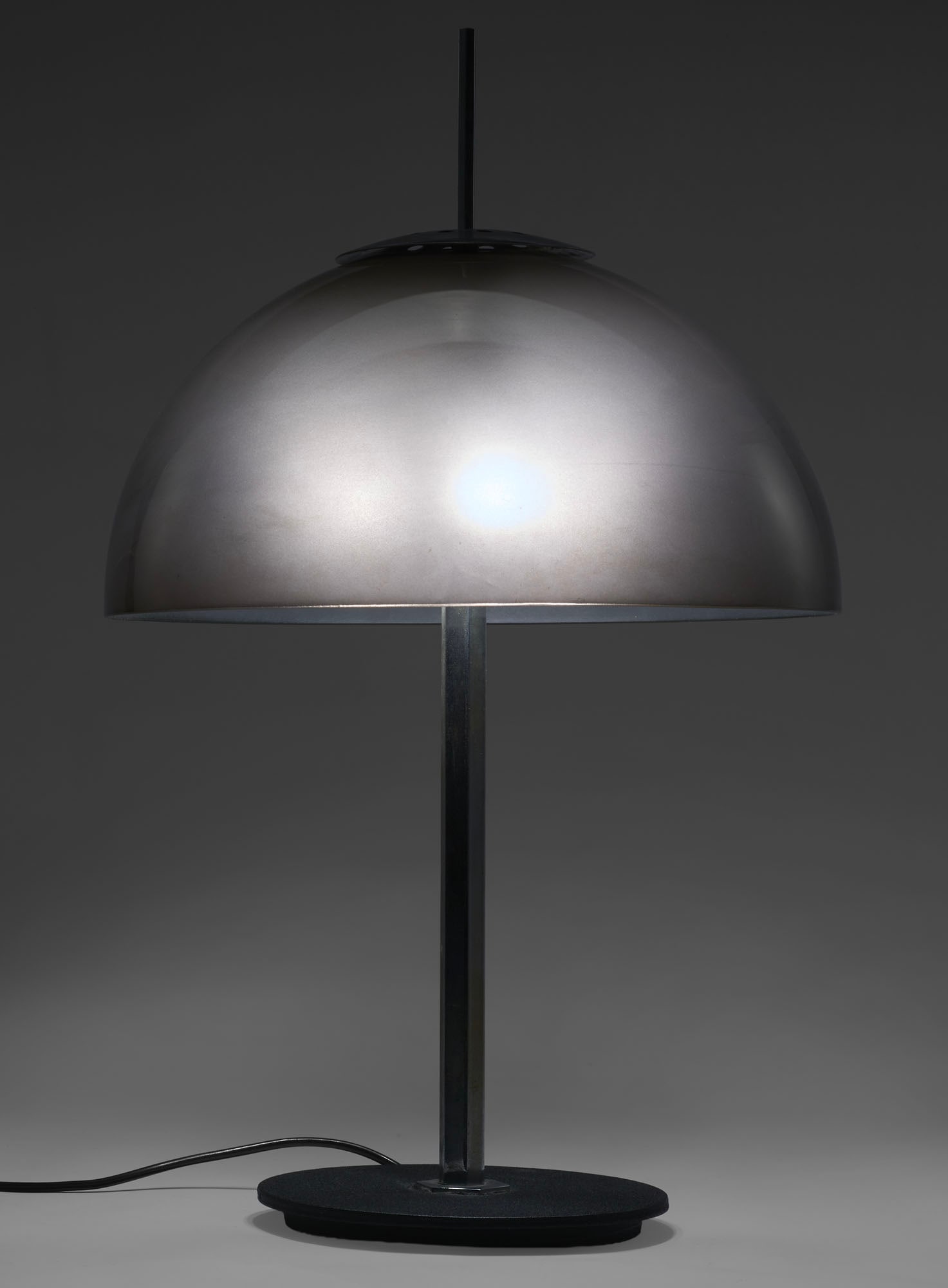 Gino Sarfatti (Venezia 1912 - Gravedona 1985) Table lamp model "584/G". Produced by Arteluce, Italy, (1 of 2)