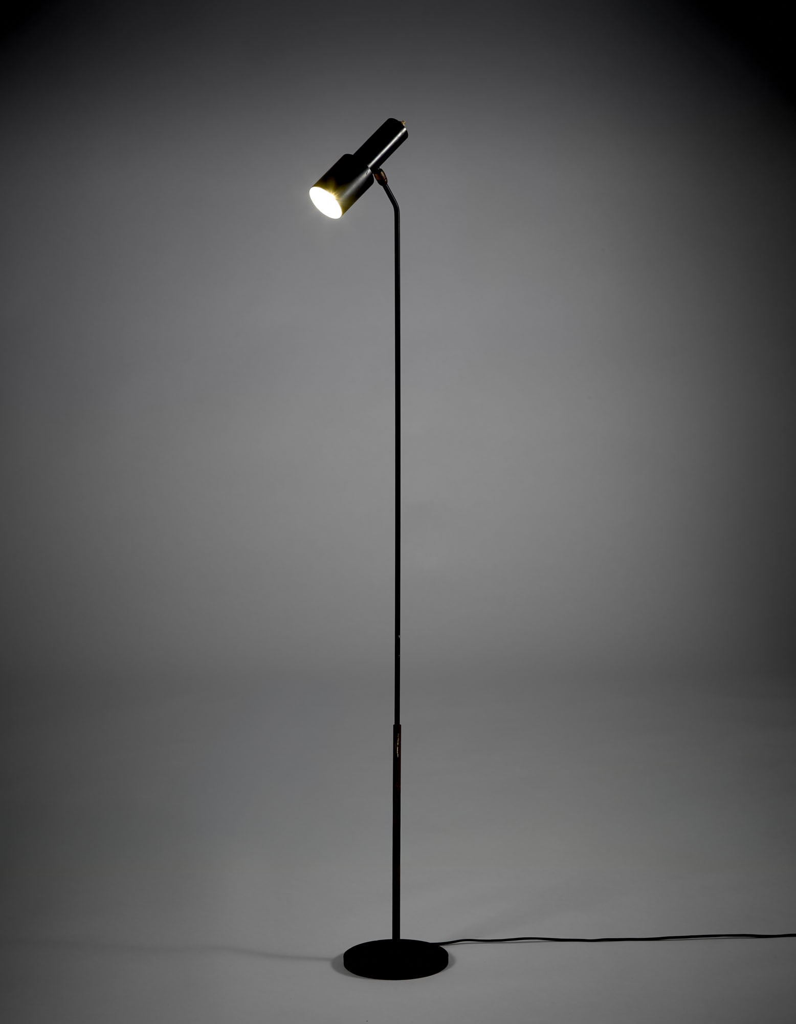 Fontana Arte Floor lamp model "1968". Milan, 1952-1955. Brass. Stem with joint. (h 130 cm.) (slight (1 of 2)