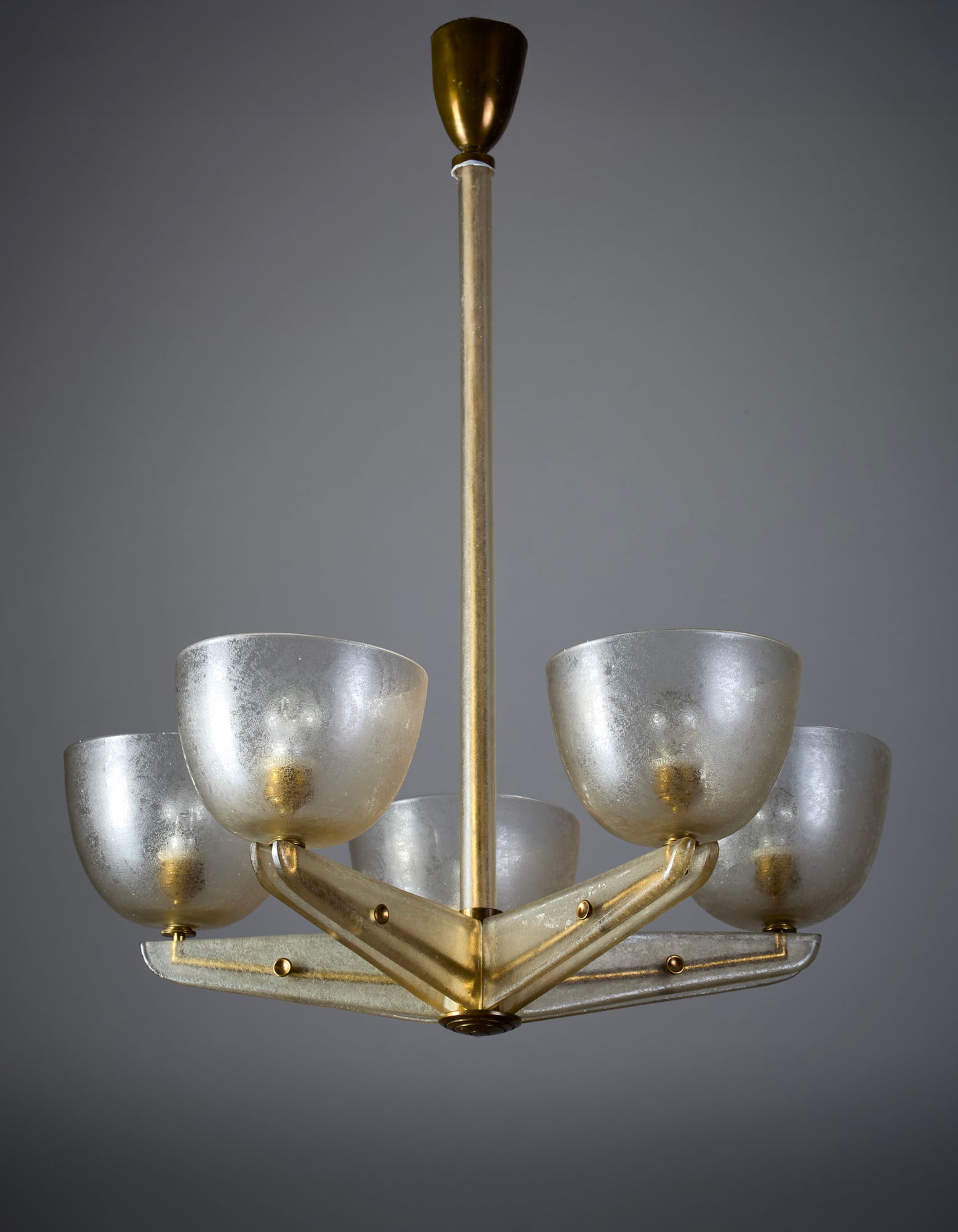 Carlo Scarpa (Venezia 1906 - Sendai 1978) Five-light suspension lamp model "5275". Venini, Murano, (1 of 3)