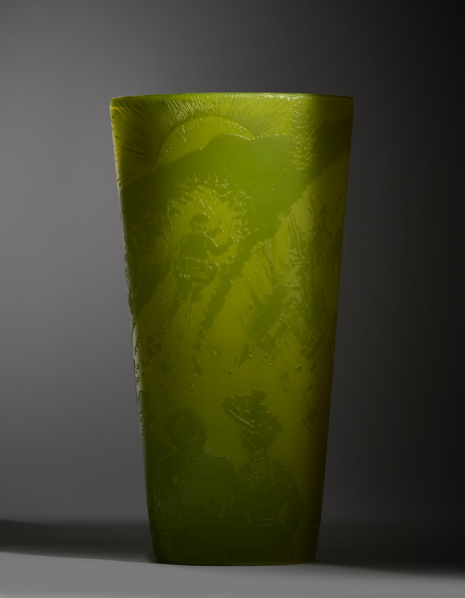Emile Gallé (Nancy 1846 - 1904) Hand-blown glass vase with acid-etched cameo engraving decorated (1 of 5)