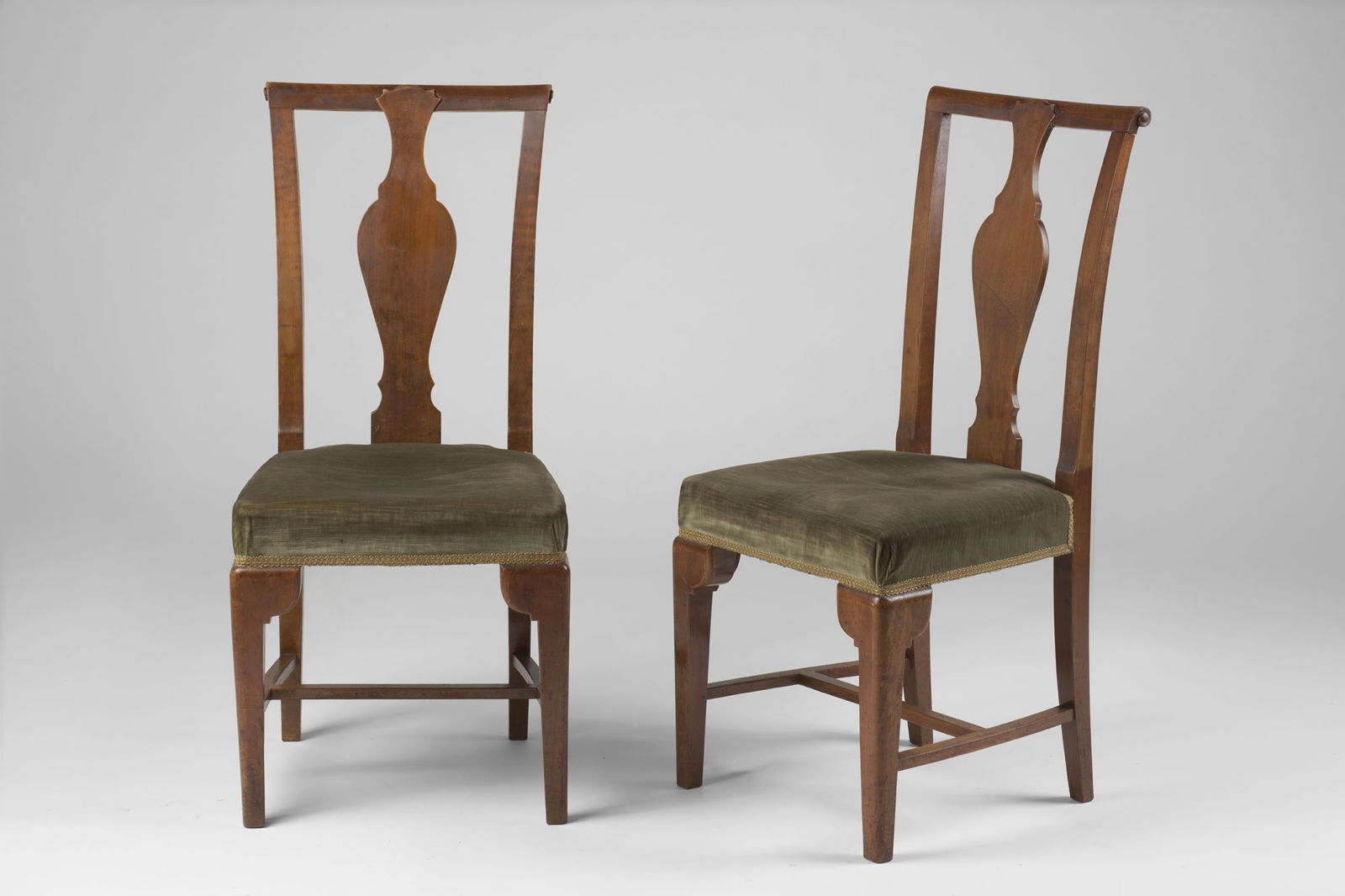 Pair of Novecento chairs. Milan, 1925ca. Solid mahogany and grey-green velvet. (defects and losses) (1 of 1)