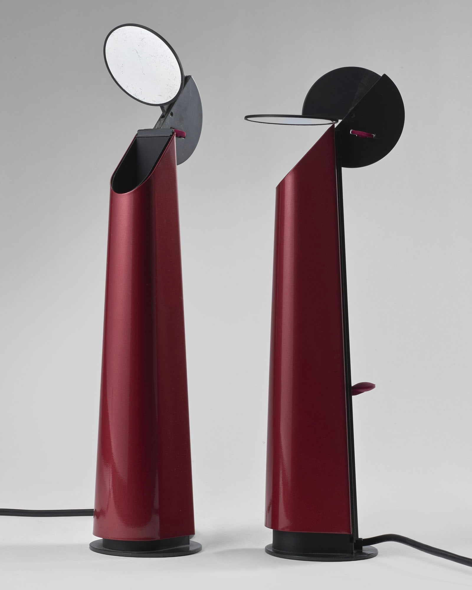 Achille Castiglioni (Milano 1918 - 2002) Pair of table lamps model "Gibigiana". Produced by Flos, (1 of 1)