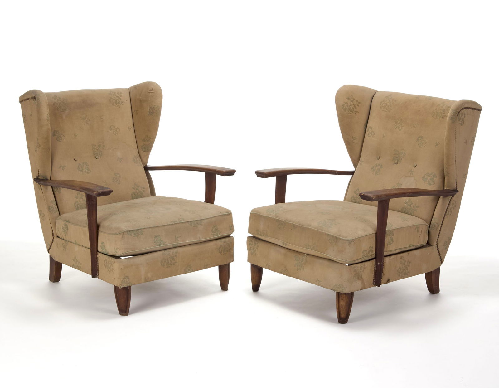 Vittorio Valabrega (1861 - 1952) (Attributed) Pair of bergère armchairs with solid mahogany frame,: Vittorio Valabrega (1861 - 1952) (Attributed) Pair of bergère armchairs with solid mahogany frame, original beige fabric upholstery decorated with green flowers. Turin, 1930s/1940s. (78x92x76 cm.) (d