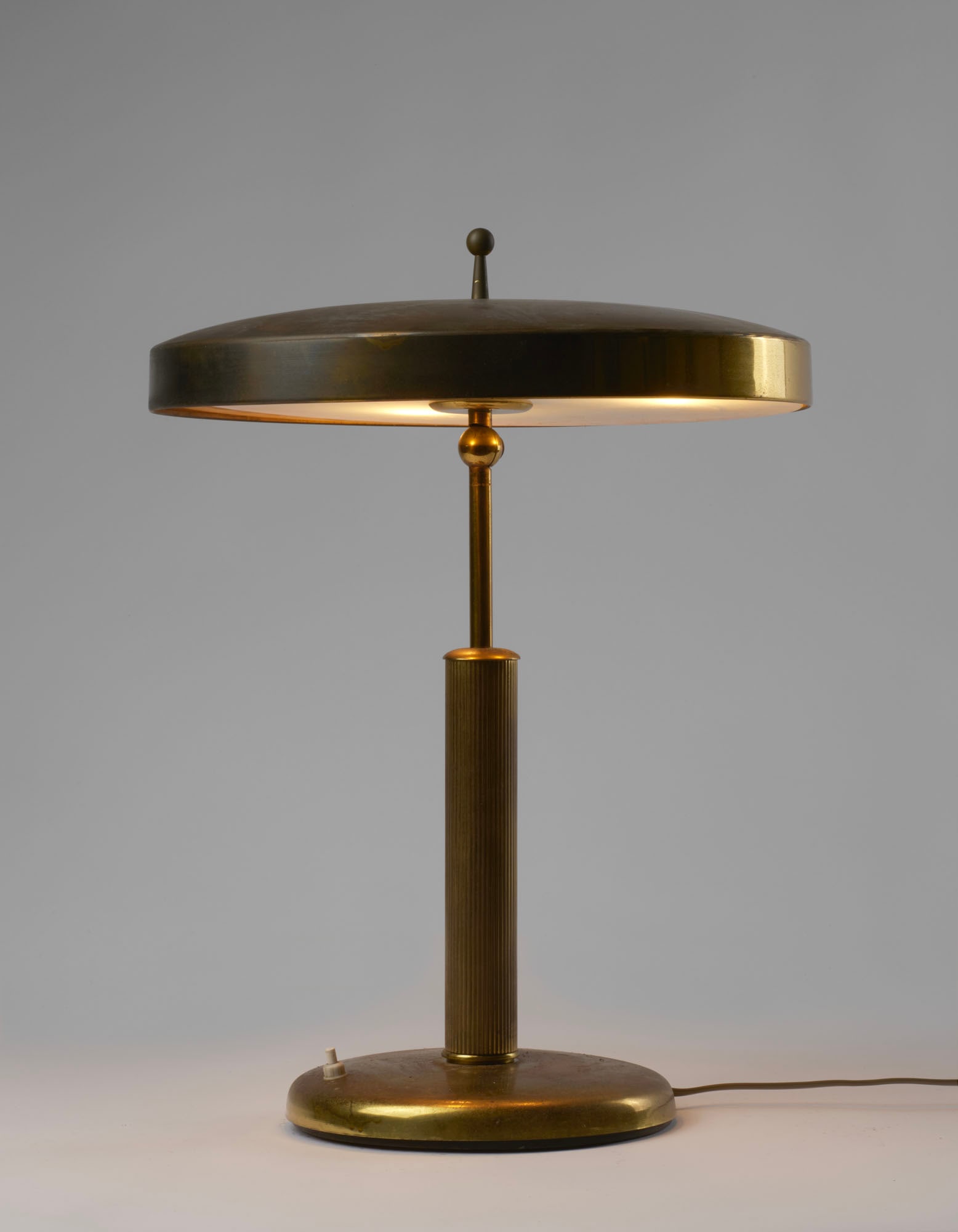 Fontana Arte (Attributed) Brass table lamp, adjustable disc lampshade with frosted glass diffuser. (1 of 4)
