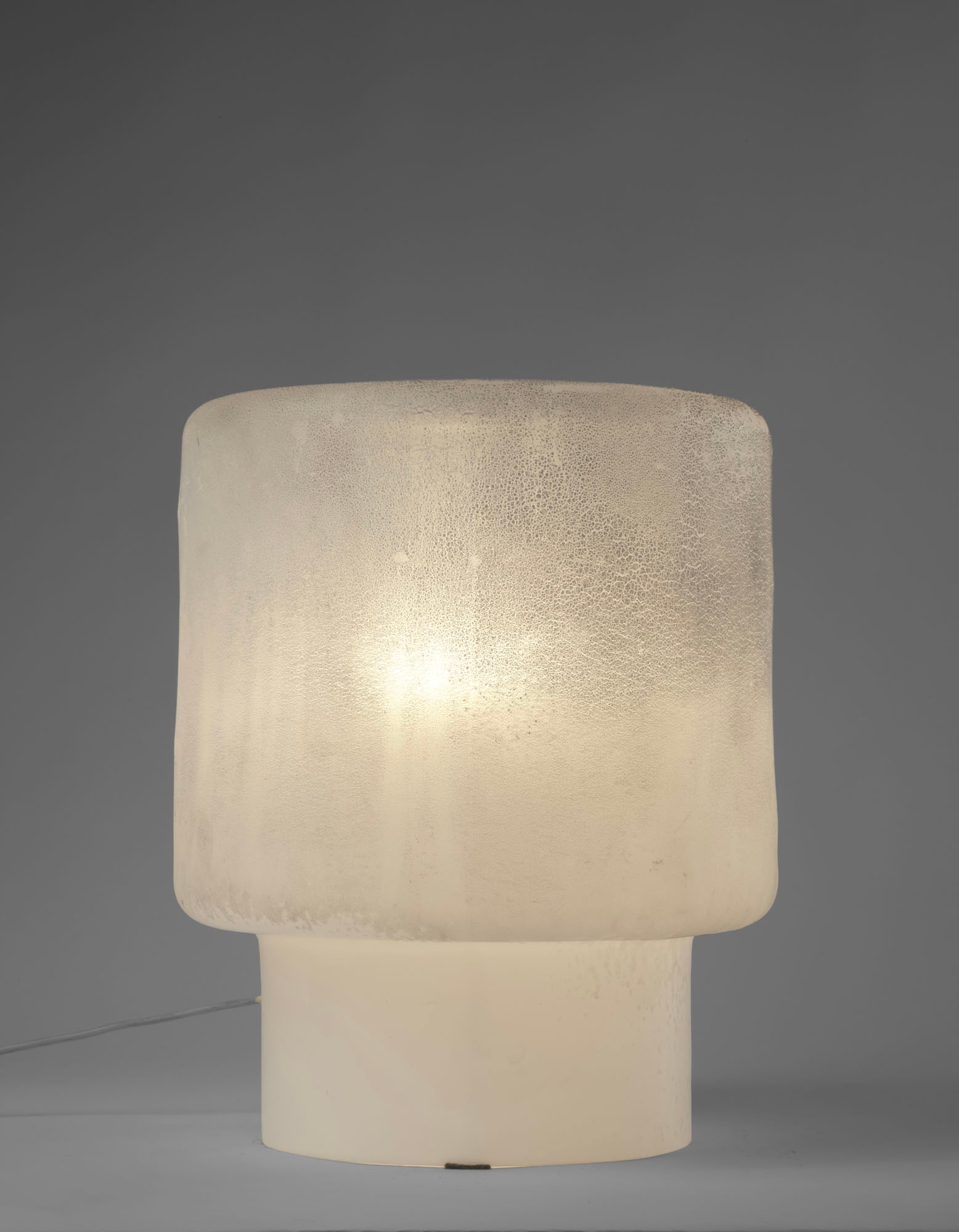 Alfredo Barbini (Murano 1912 - 2007) Table lamp. Murano, 1970s. Corroded lattimo incamiciato glass. (1 of 3)