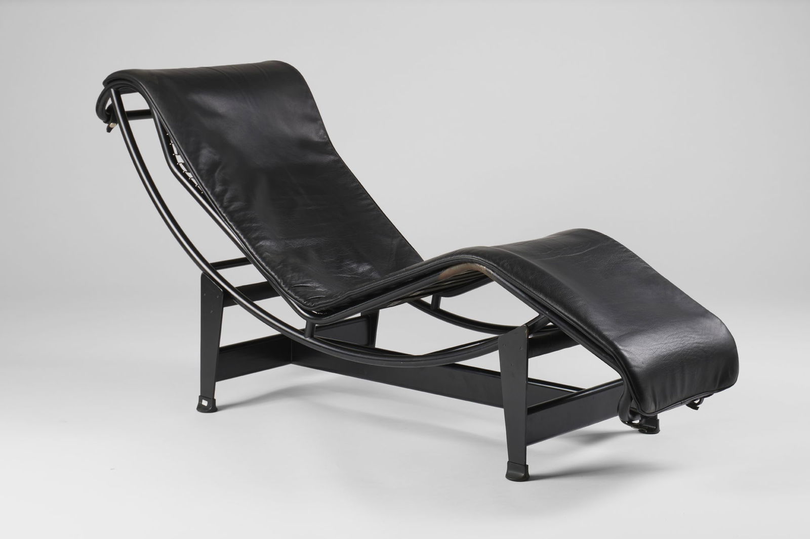 Le Corbusier (1887-1965), Pierre Jeanneret (1896-1967), Charlotte Perriand (1903-1999) Chaise (1 of 1)