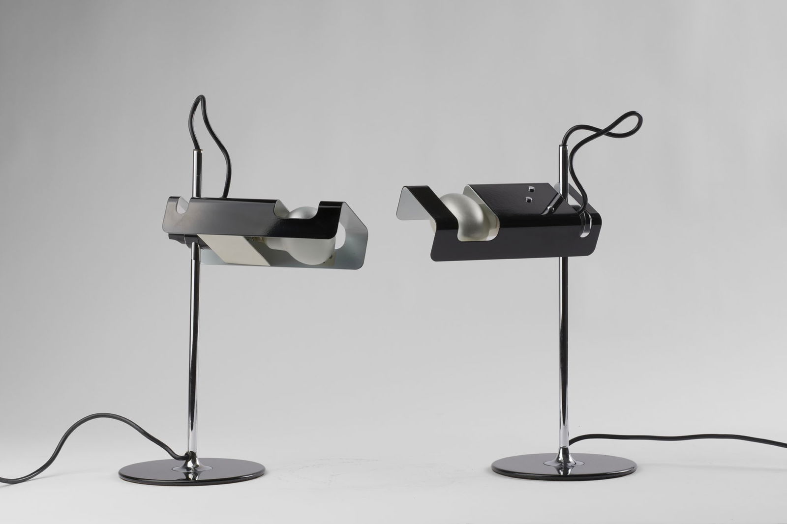Joe Colombo (Milano 1930 - Milano 1971) Pair of table lamps model "Spider". Produced by O-Luce, (1 of 1)