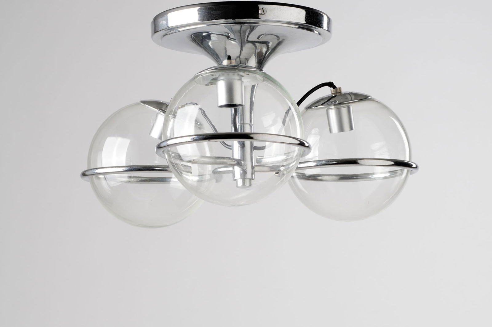 Gino Sarfatti (Venezia 1912 - Gravedona 1985) Ceiling lamp model "2042/3". Produced by Arteluce, (1 of 2)
