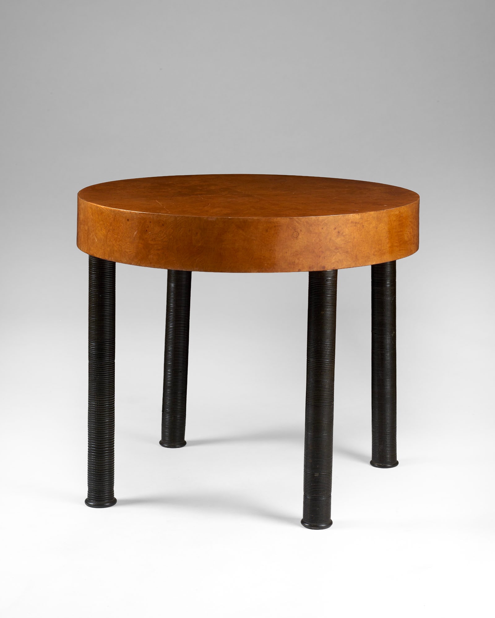 Guglielmo Ulrich (Milano 1904 - 1977) * Coffee table. Execution by Arca, Milan, 1930ca. Wood and (1 of 1)