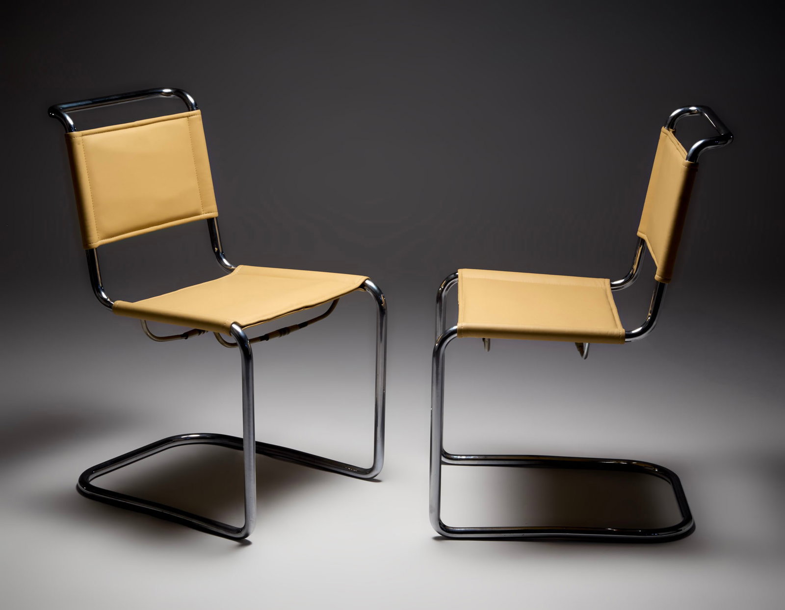 Luigi Figini (1903 - 1984) e Gino Pollini (1903 - 1981) Pair of chairs. Milan, 1935. Chrome-plated (1 of 2)