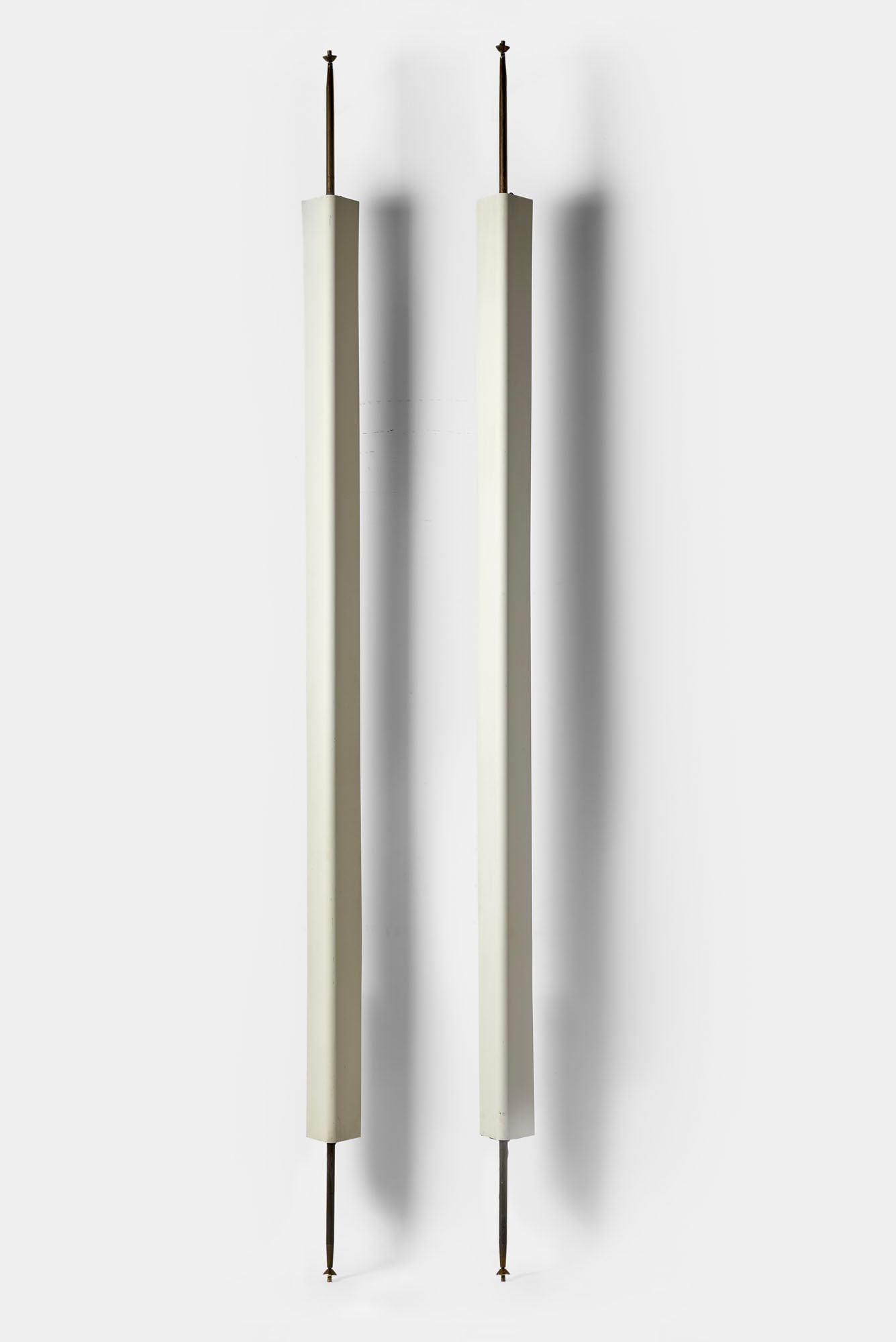 Osvaldo Borsani (Varedo 1911 - Milano 1985) Pair of floor lamps model "LT8". Produced by Tecno,: Osvaldo Borsani (Varedo 1911 - Milano 1985) Pair of floor lamps model "LT8". Produced by Tecno, Varedo, 1954ca. Brass, white-lacquered metal, double-tube neon light. (h 283 cm.) (slight defects) Prove