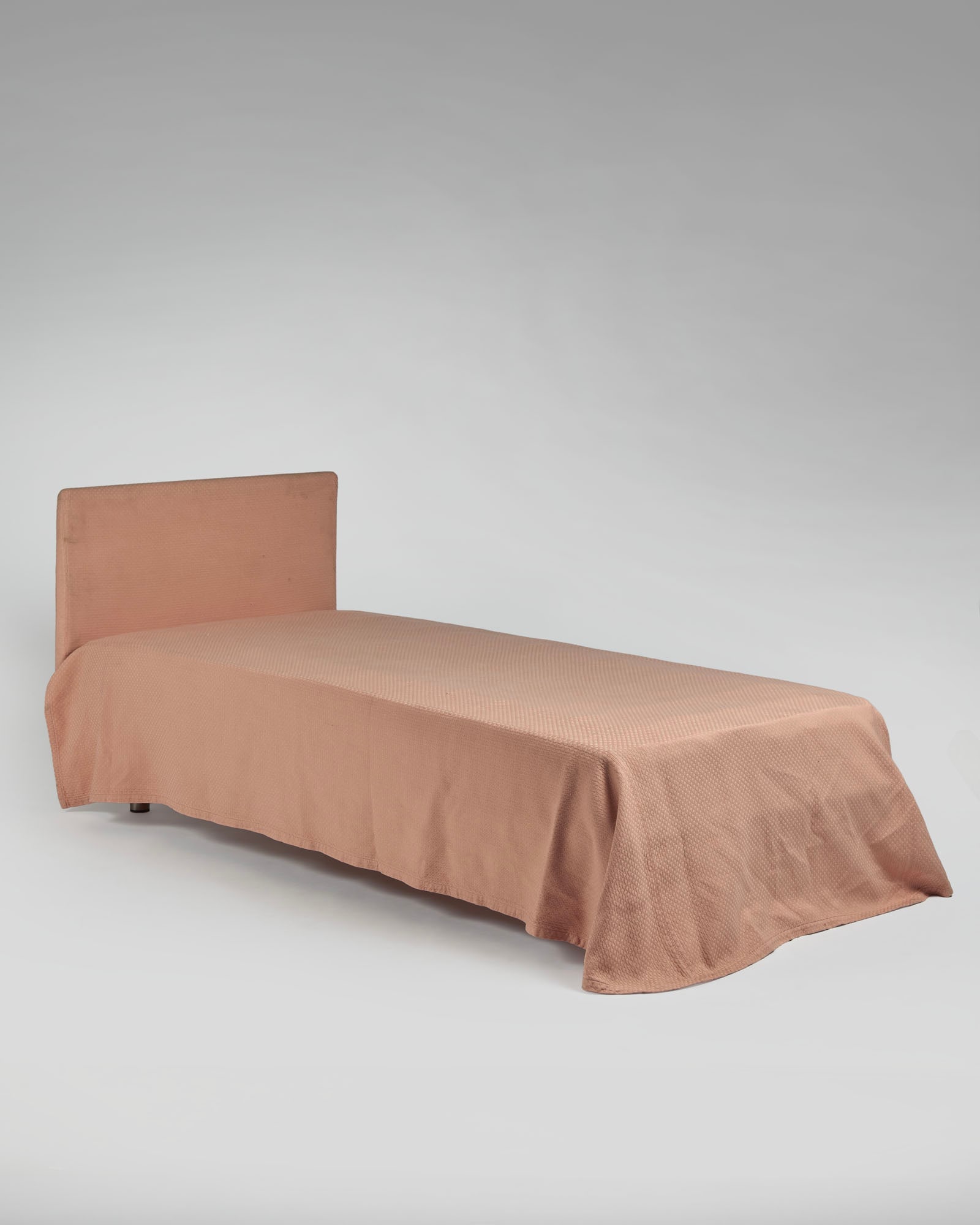 Jonathan De Pas (1932-1991), Donato D'Urbino (1935), Paolo Lomazzi (1936) Single bed model (1 of 1)