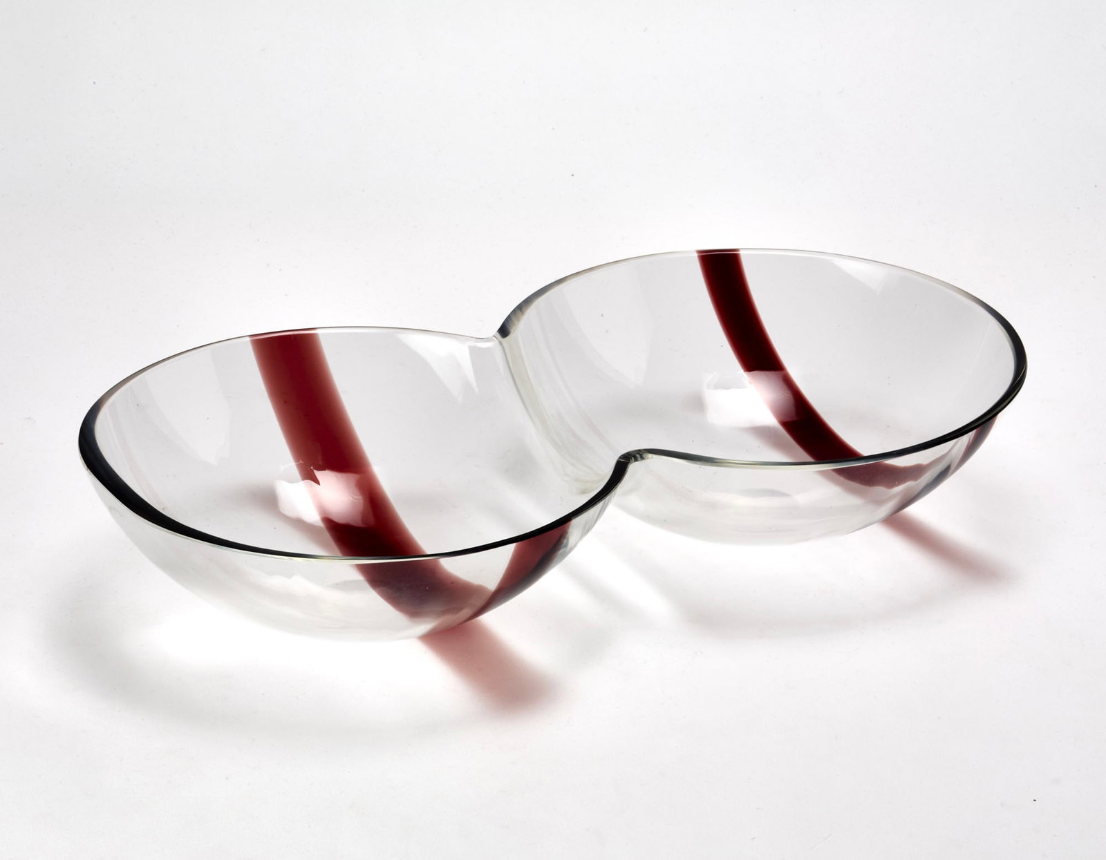 Carlo Nason (Murano 1935) Double-bodied circular crystal centerpiece in blown crystal glass with: Carlo Nason (Murano 1935) Double-bodied circular crystal centerpiece in blown crystal glass with amethyst bands. Murano, 1970s. (45x24.5 cm.) IT Centrotavola cristallo a doppio corpo circolare in vetr