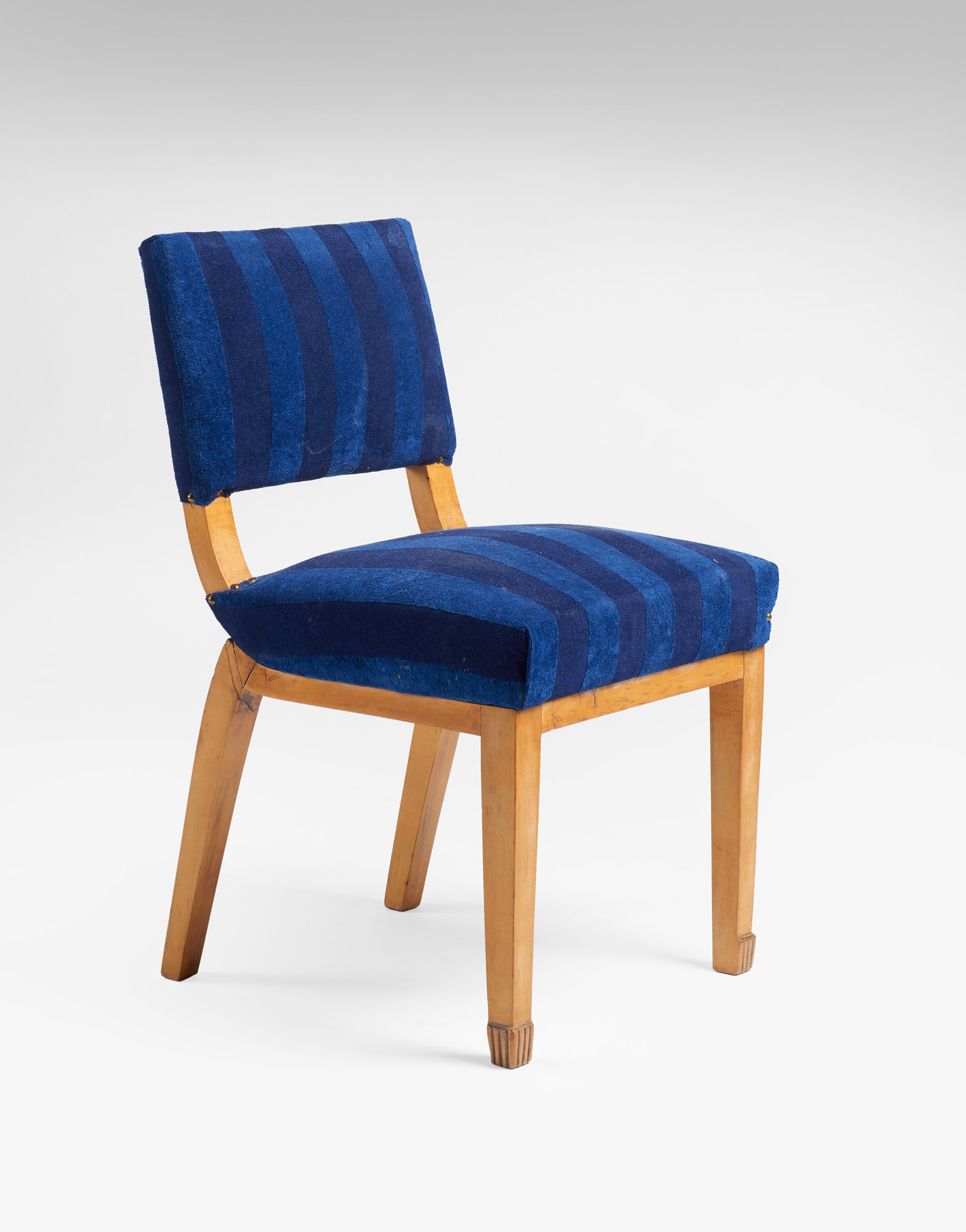 Pier Luigi Colli (Torino 1895 - 1968) Toilette chair. Turin, 1930s. Carved solid maple wood, (1 of 1)