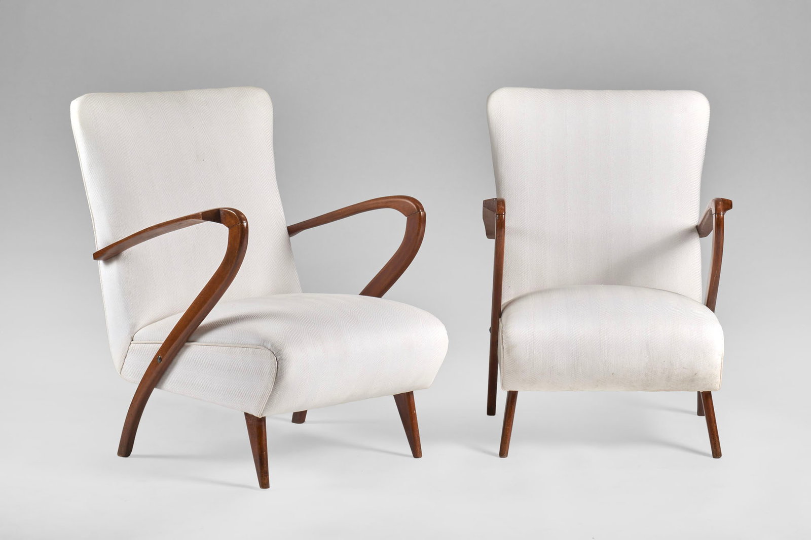 * Pair of armchairs. Italy, 1940s/1950s. Wooden structure, new white fabric covering. (60x80x78 cm.) (1 of 1)