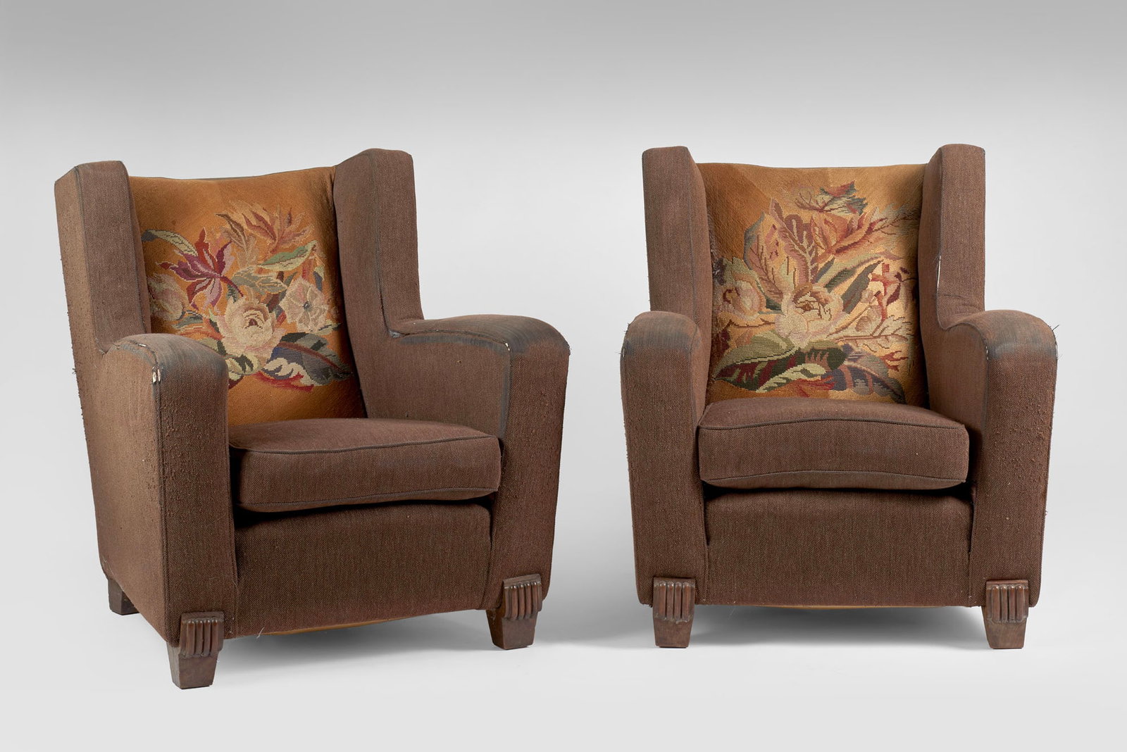 Pier Luigi Colli (Torino 1895 - 1968) Pair of armchairs. Turin, 1930s. Original brown fabric (1 of 1)