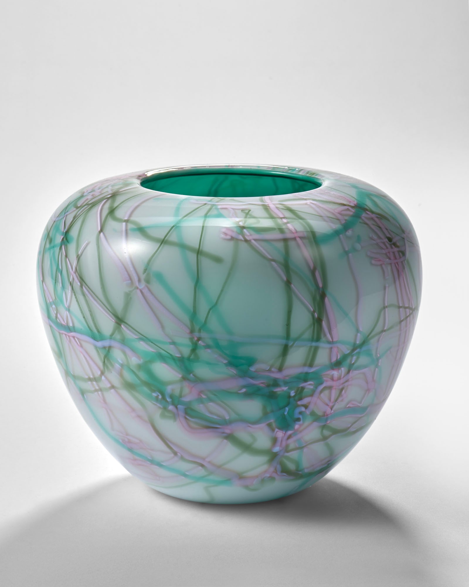 Toots Zynsky (Boston 1951) Blown glass vase with a glass coating and green and pink glass threads of (1 of 1)