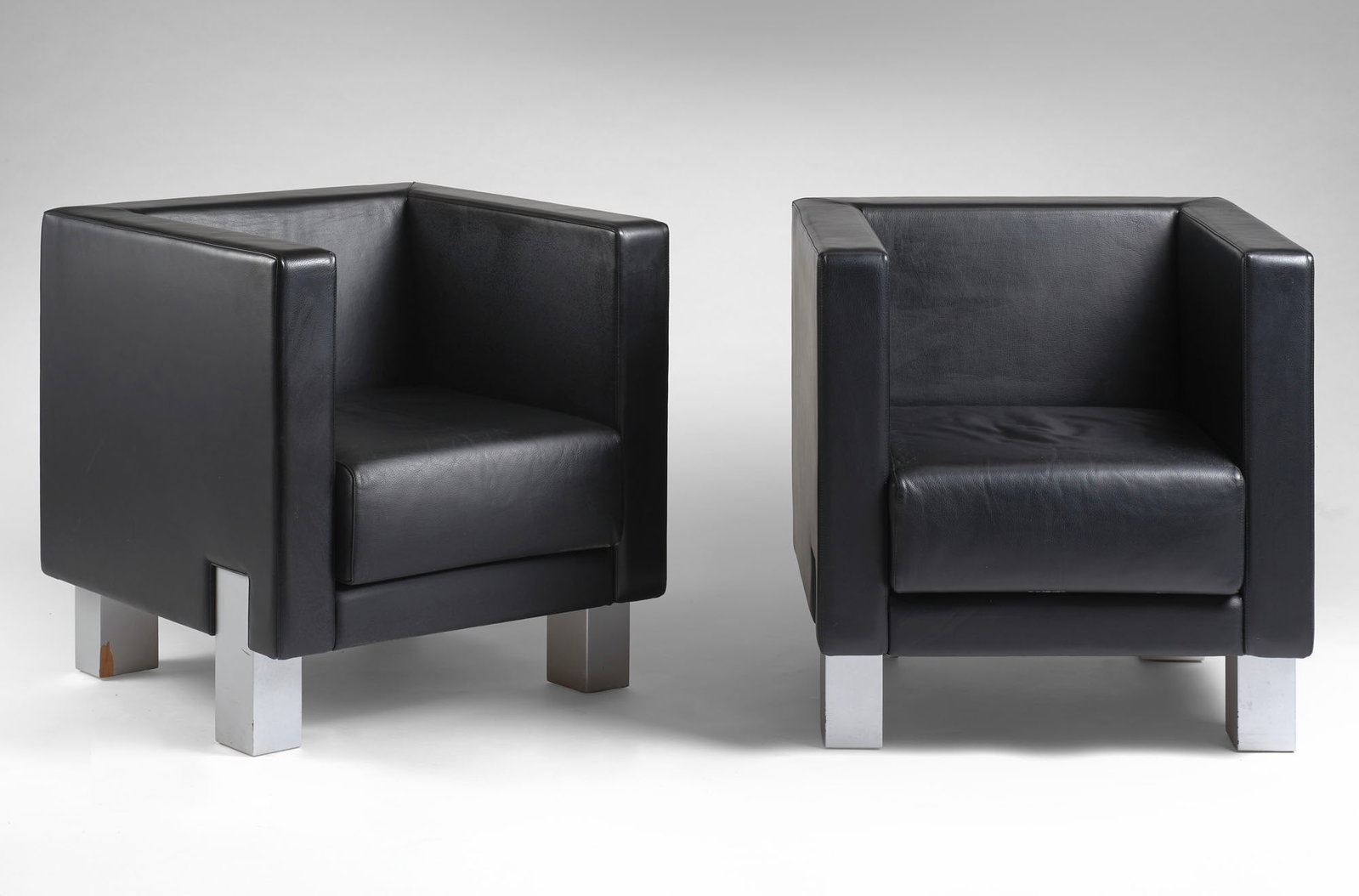 Shigeru Uchida (Yokohama 1943 - 2016) Pair of armchairs model "Moji". Produced by Poltrona Frau, (1 of 1)