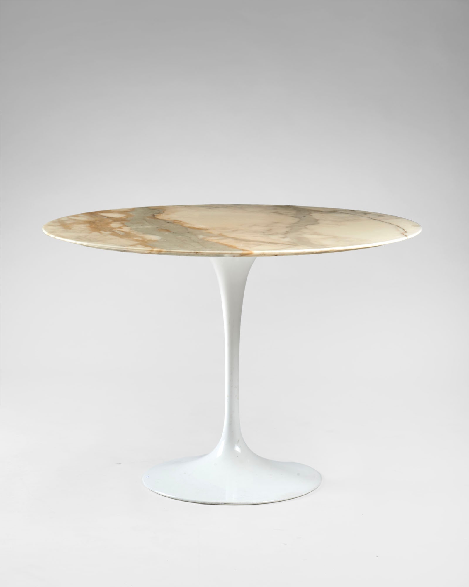 Eero Saarinen (Kirkkonummi 1910 - Ann Arbor 1961) Table model "Tulip". Produced by Knoll (1 of 1)