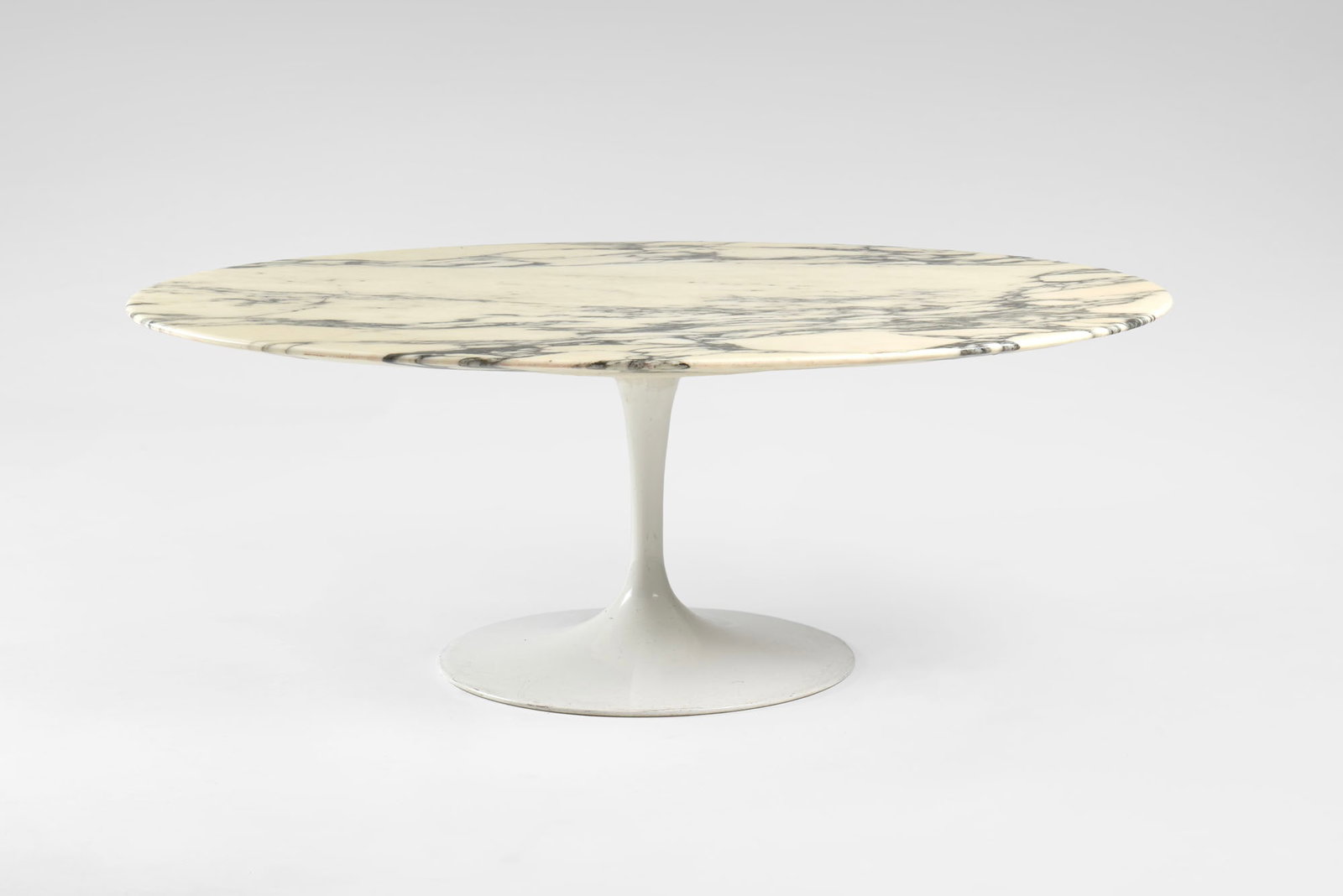 Eero Saarinen (Kirkkonummi 1910 - Ann Arbor 1961) Small table model "Tulip". Produced by Knoll (1 of 1)