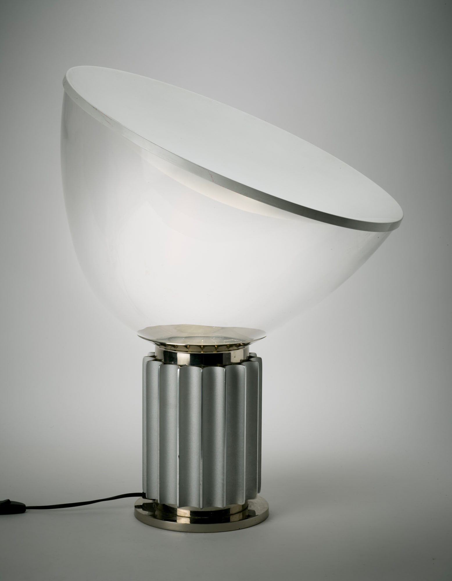 Achille Castiglioni (1918 - 2002) e Pier Giacomo Castiglioni (1913 - 1968) Table lamp model (1 of 1)