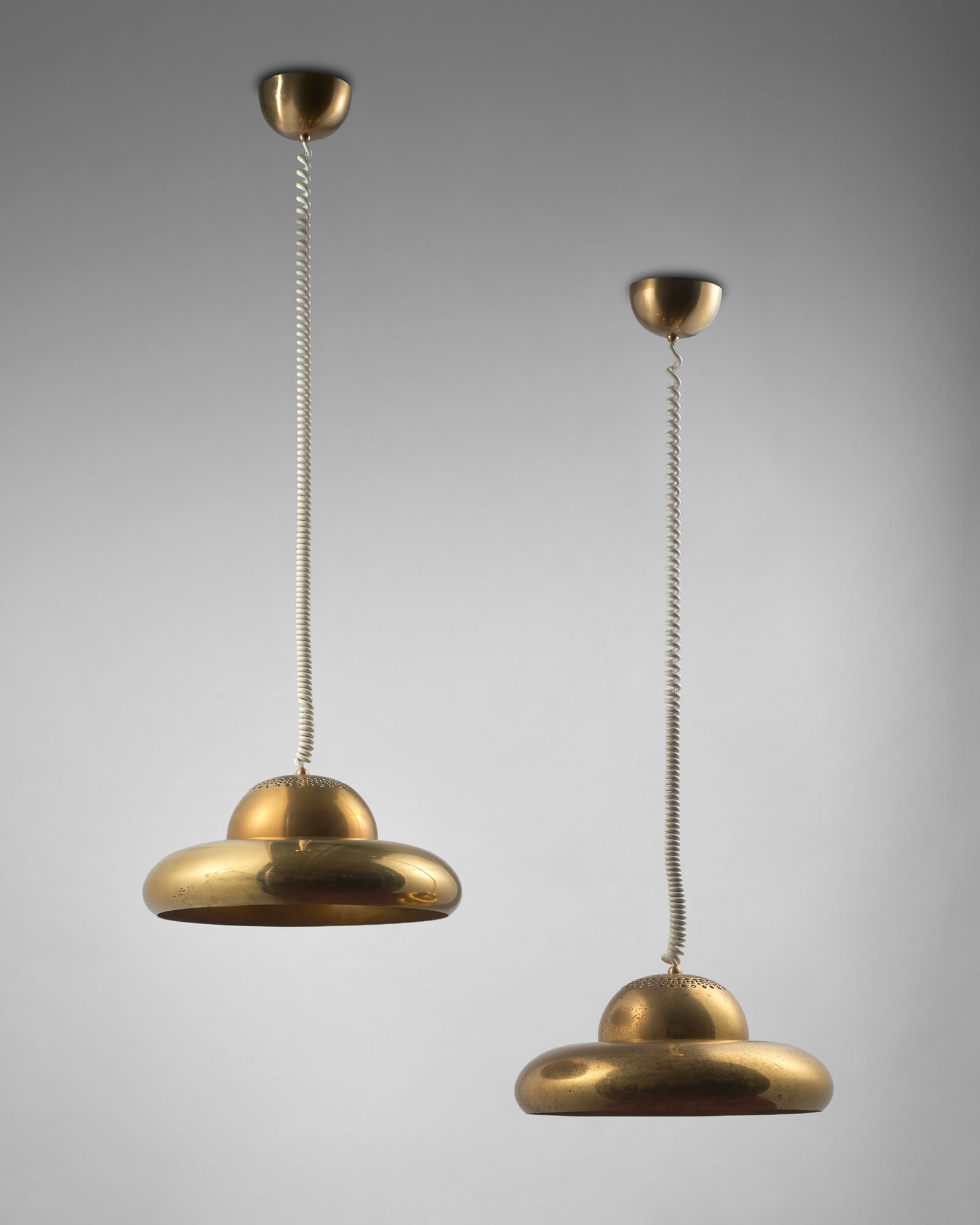 Afra Scarpa (1937-2011) e Tobia Scarpa (1935) Pair of suspension lamps model "Fior di Loto". (1 of 1)