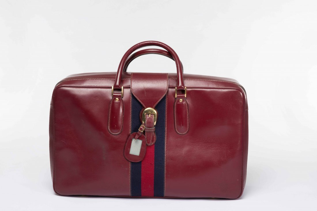 Gucci: red leather suitcase (59x19x35cm) (minor (1 of 1)