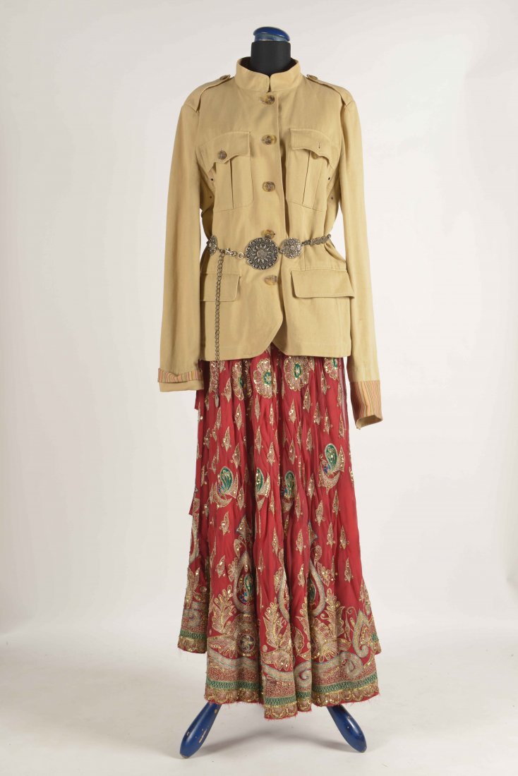 Lot comprising an Etro signed jacket (size 48), an: Lot comprising an Etro signed jacket (size 48), an Indian skirt and a jeweled belt (minor defects)