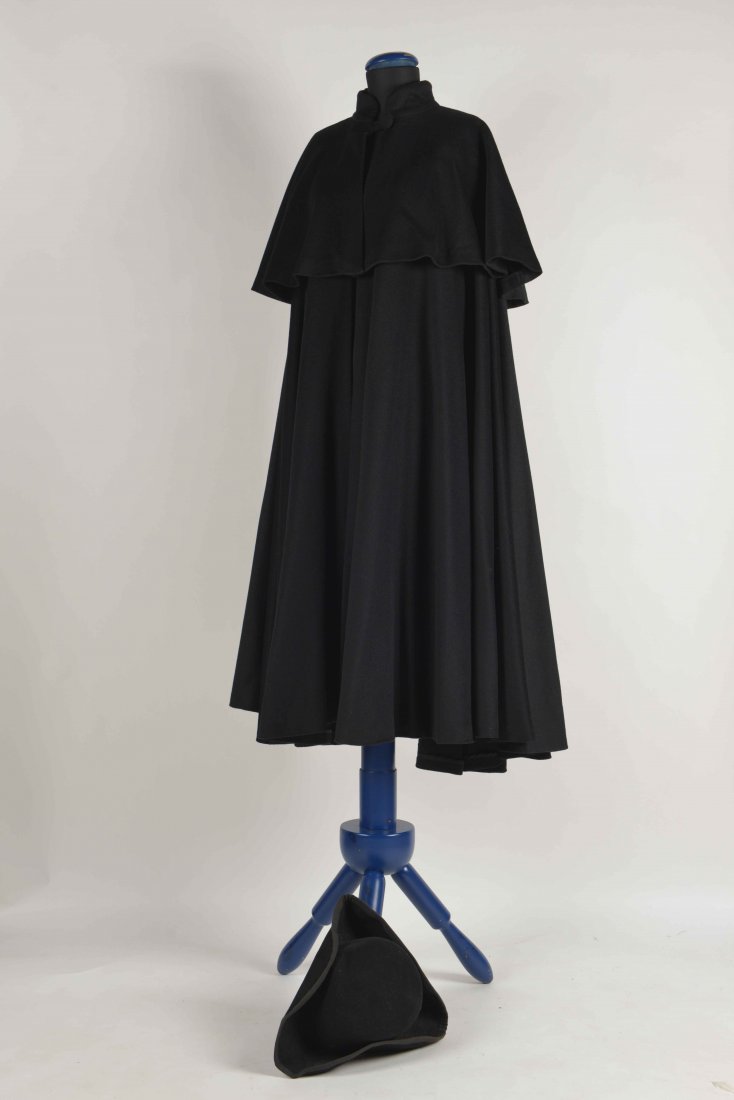 Moschino Couture: black domino with hat (size 42): Moschino Couture: black domino with hat (size 42)