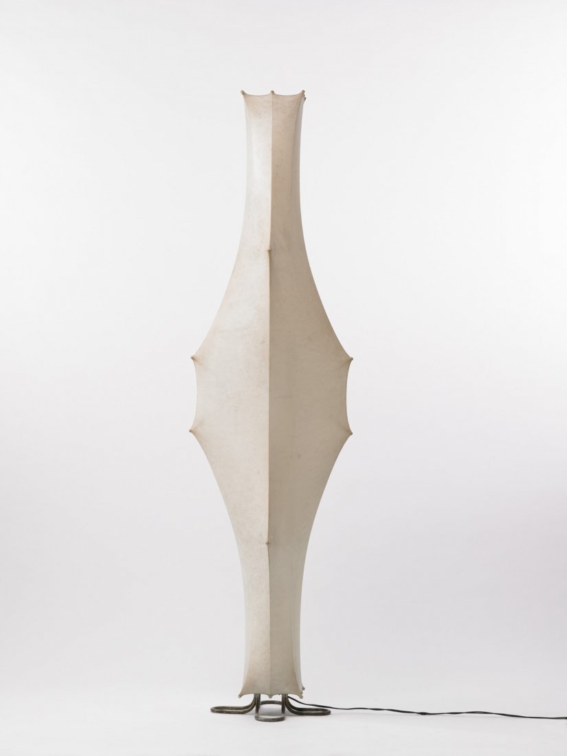 Tobia Scarpa (1935) - Lampada da terra "Fantasma".: Tobia Scarpa (1935) - Lampada da terra "Fantasma". Flos, Milano1961. Acciaio e cocoon (lievi difetti) Bibliografia :G. Gramigna, Repertorio del design italiano 1950-2000, Allemandi, Torino 2003, p. 90