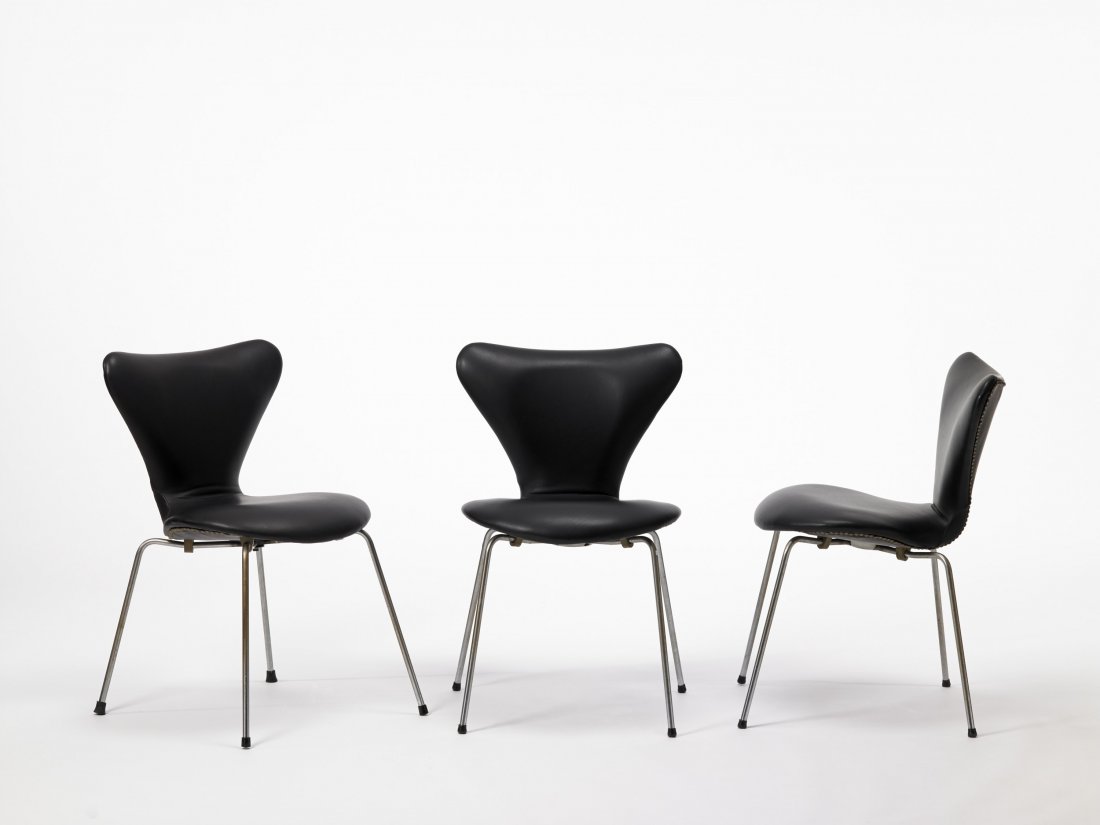 Arne Jacobsen (1902 - 1971) - Tre sedie imbottite (1 of 1)
