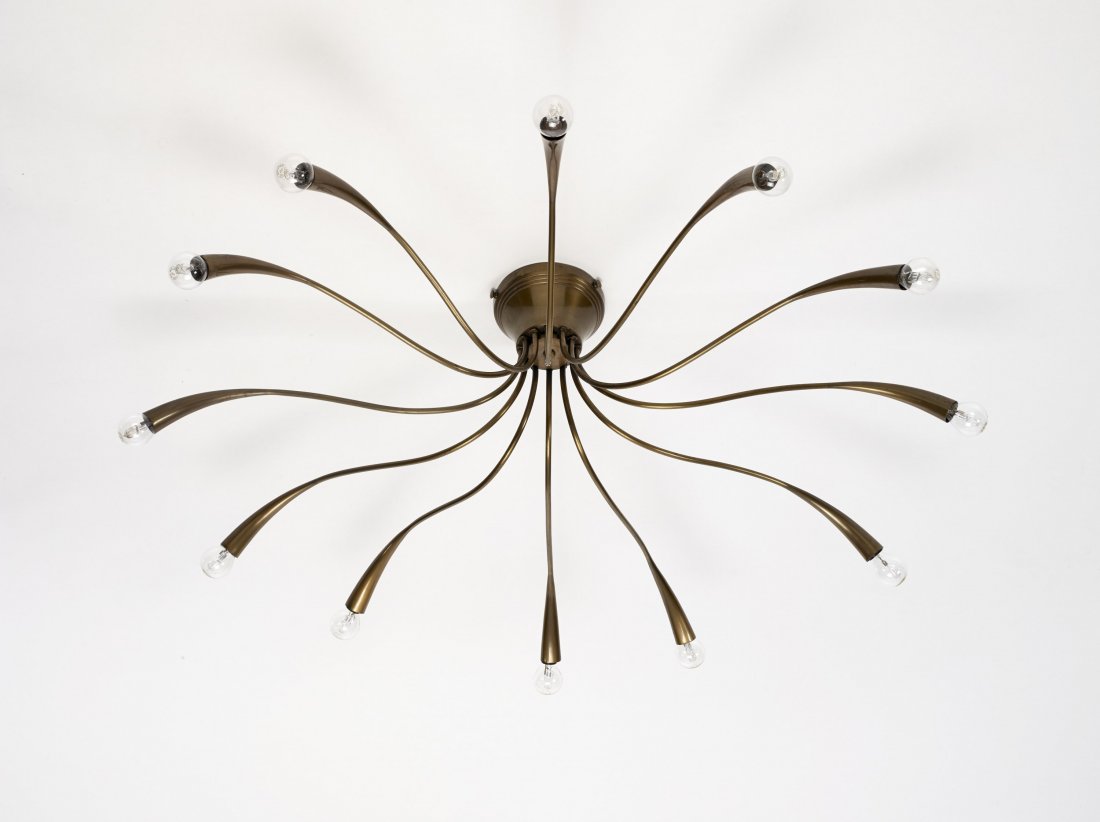 Lampada a plafone a dodici braccia in ottone ossidato. (1 of 1)