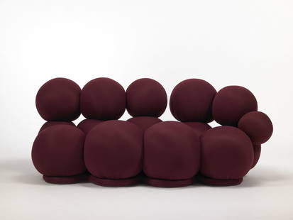Antonio Cagianelli (1964) - "Nefeli Sofa", 2014: Antonio Cagianelli (1964) - "Nefeli Sofa", 2014 Struttura imbottita a mano e realizzata in tessuto stretch rosso. Prototipo disegnato nel 2000, esemplare prodotto nel 2014. Edizione limitata 1/5 + 2 A