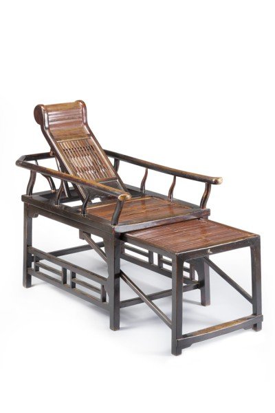 A bamboo and wood chaise longue with reclinable back: A bamboo and wood chaise longue with reclinable back and extendable seat Japan, early 20th century (81x115x59 cm.)