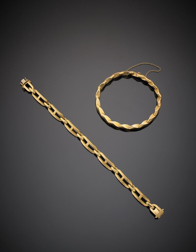 Two yellow gold chain bracelets: Two yellow gold chain bracelets