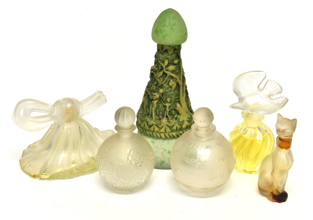 Lotto composto da sei bottiglie di diversa epoca e (1 of 1)