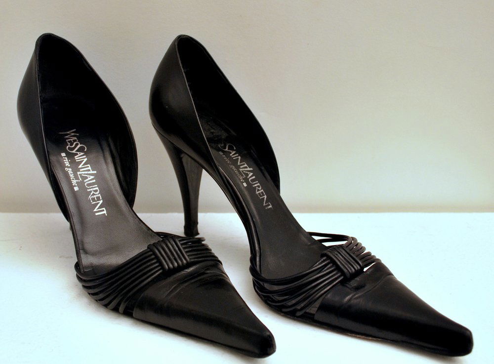 YVES SAINT LAURENT Paio di scarpe scollate con tacco in (1 of 1)