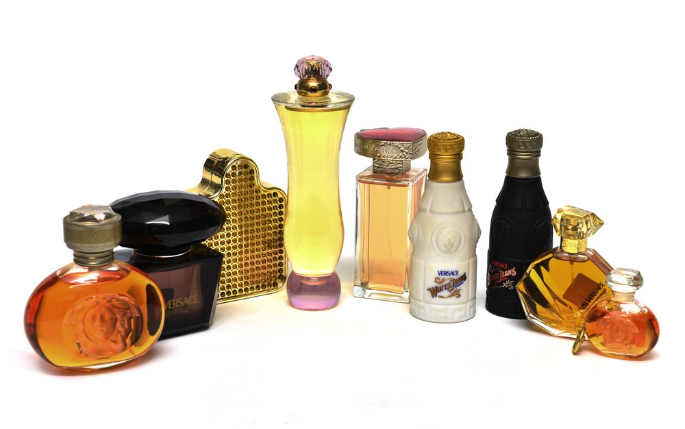 VERSACE Ãš Lotto di nove bottiglie di profumo e eau de (1 of 1)