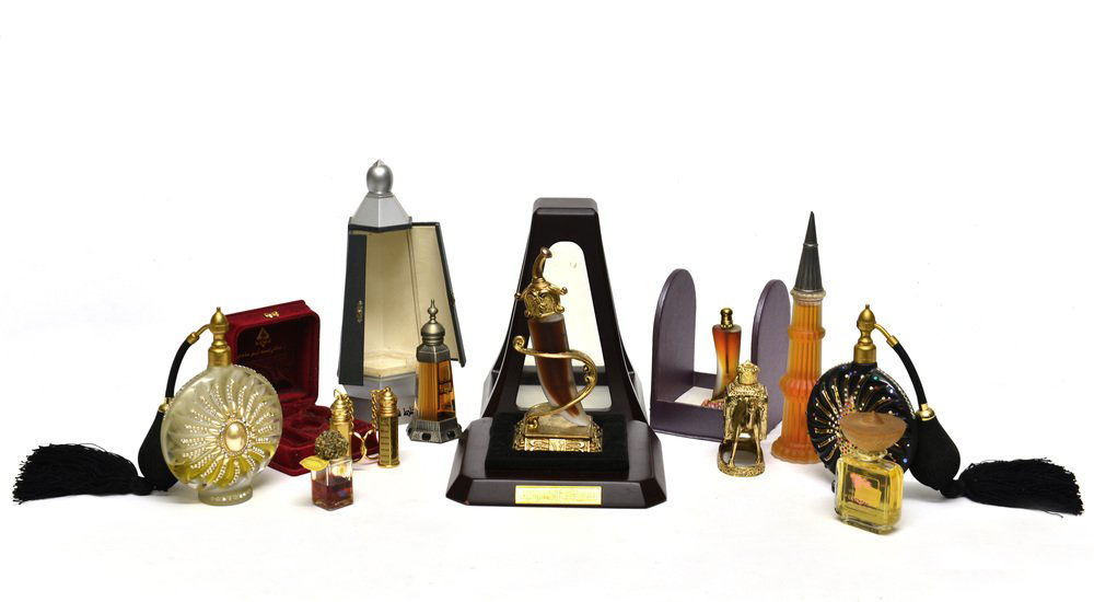 Lotto di dieci bottiglie  di essenze e colonie (1 of 1)