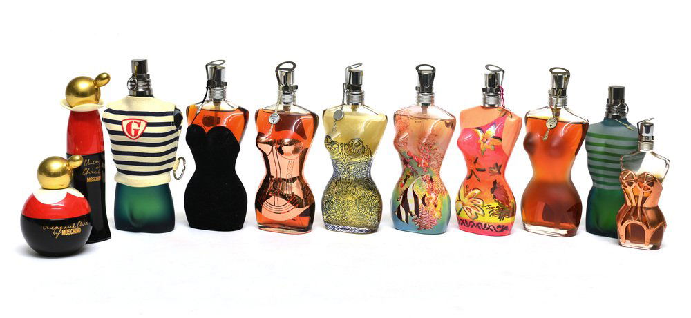 MOSCHINO Ãš Lotto di undici bottiglie di profumi e eau: MOSCHINO Ãš Lotto di undici bottiglie di profumi e eau de toilette di diversi tipi e dimensioni