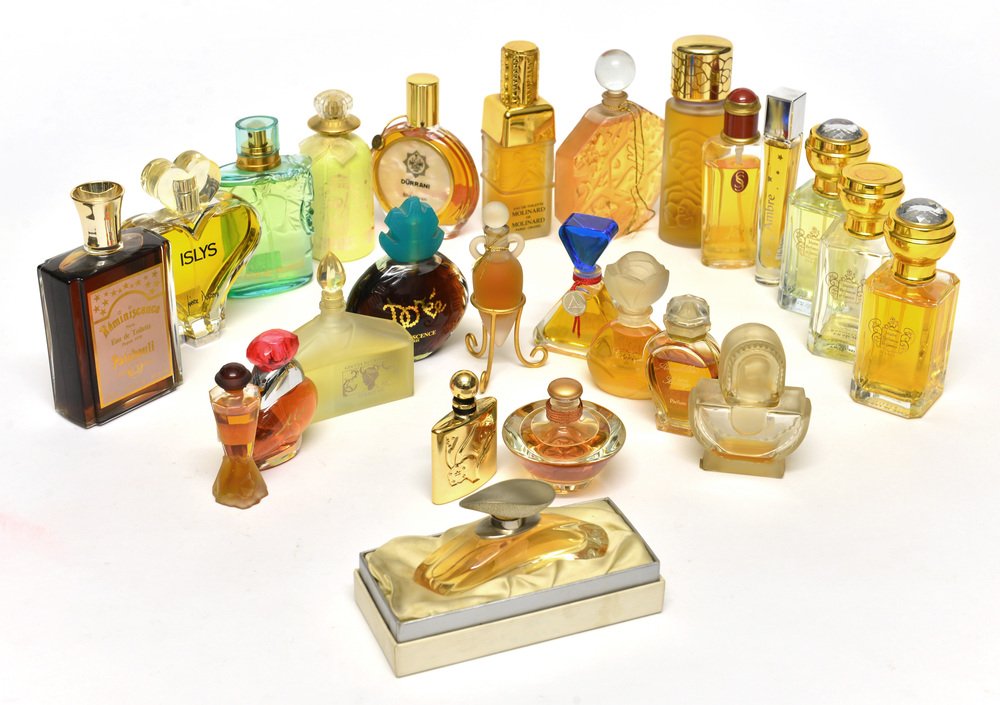 Lotto di ventisei bottiglie di profumo e acqua di (1 of 1)