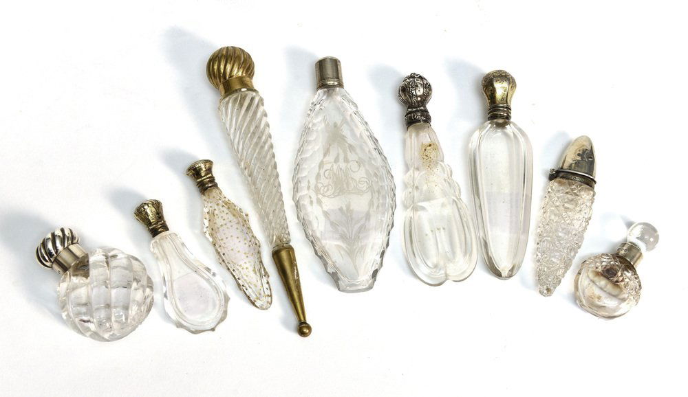 Lotto di nove boccettine in vetro e cristallo molato (1 of 1)