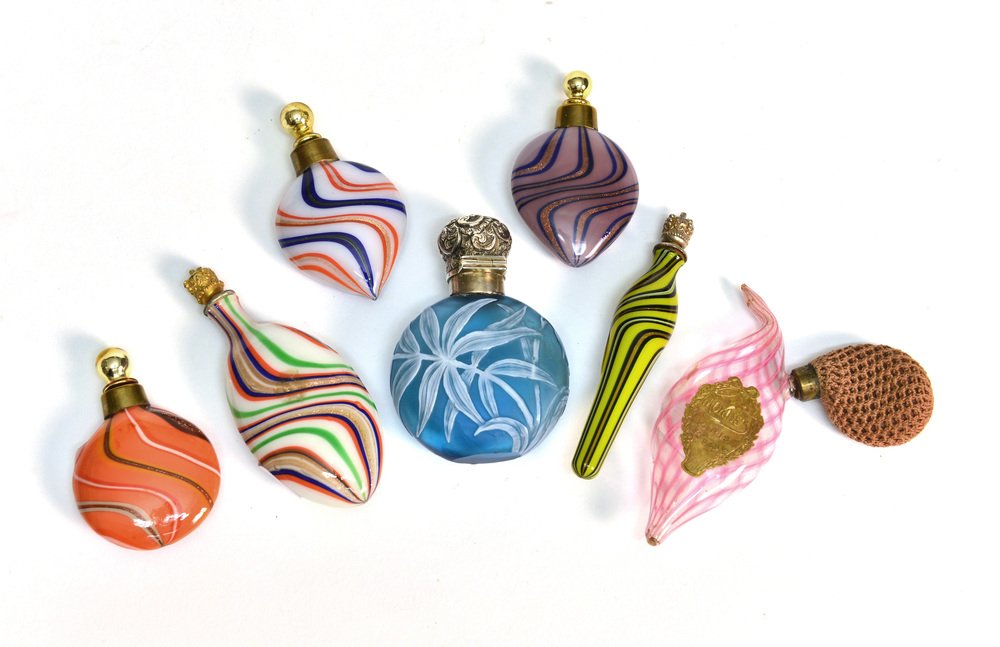 Lotto di sette boccettini in vetro di varia fattura in (1 of 1)