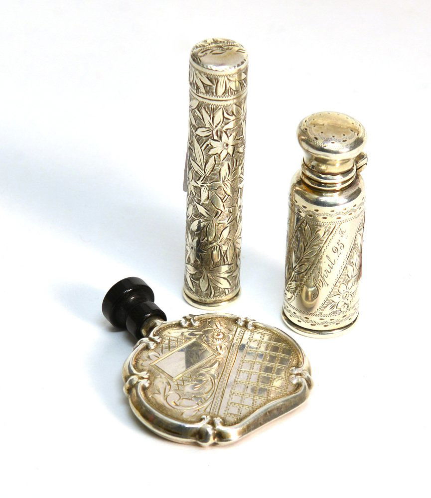 Lotto di tre bottigliette porta profumo di diversa (1 of 1)