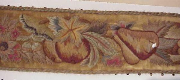 Antique bell pull with floral crewel work & tasse - 4