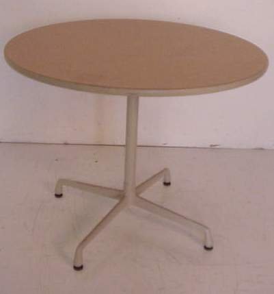 Eames / Herman Miller round breakfast table, pai