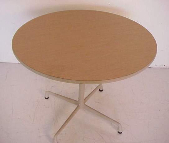 Eames / Herman Miller round breakfast table, pai - 2