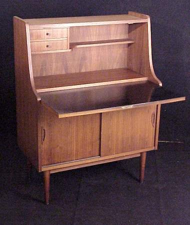 2045: Maurice Villency drop front desk, made in Denma