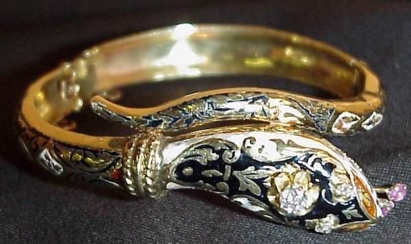 18k Russian snake bangle, black enamel, 20 point c