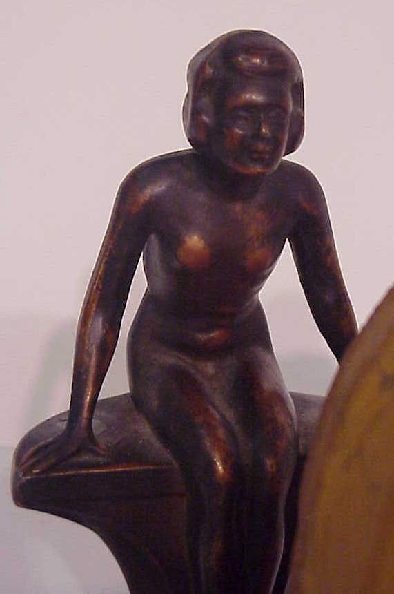 Art Deco seated nude metal lamp with amber glass - 3